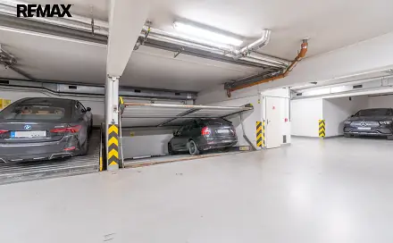 Prodej garážového stání 12 m2, Praha 8 - Libeň, Kašparovo náměstí, Praha 8 - Libeň