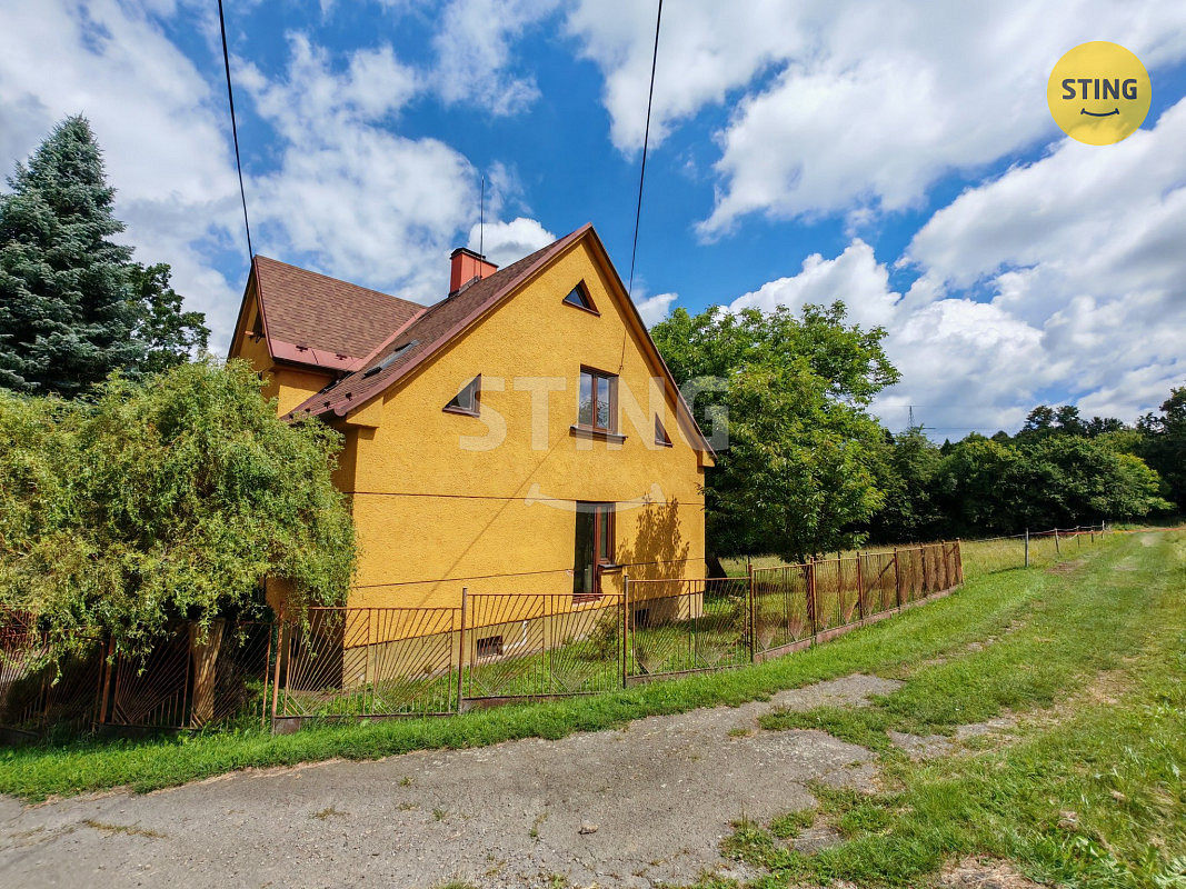 Prodej domu 240 m² s pozemkem 806 m² – fotografie 2