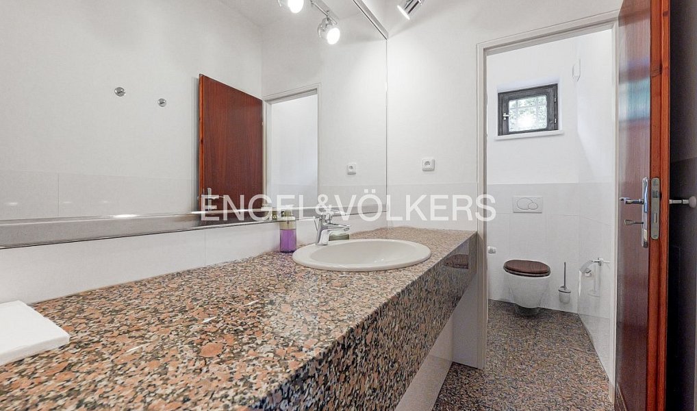 Pronájem domu 417 m² s pozemkem 1 000 m², Praha – náhled fotky 16