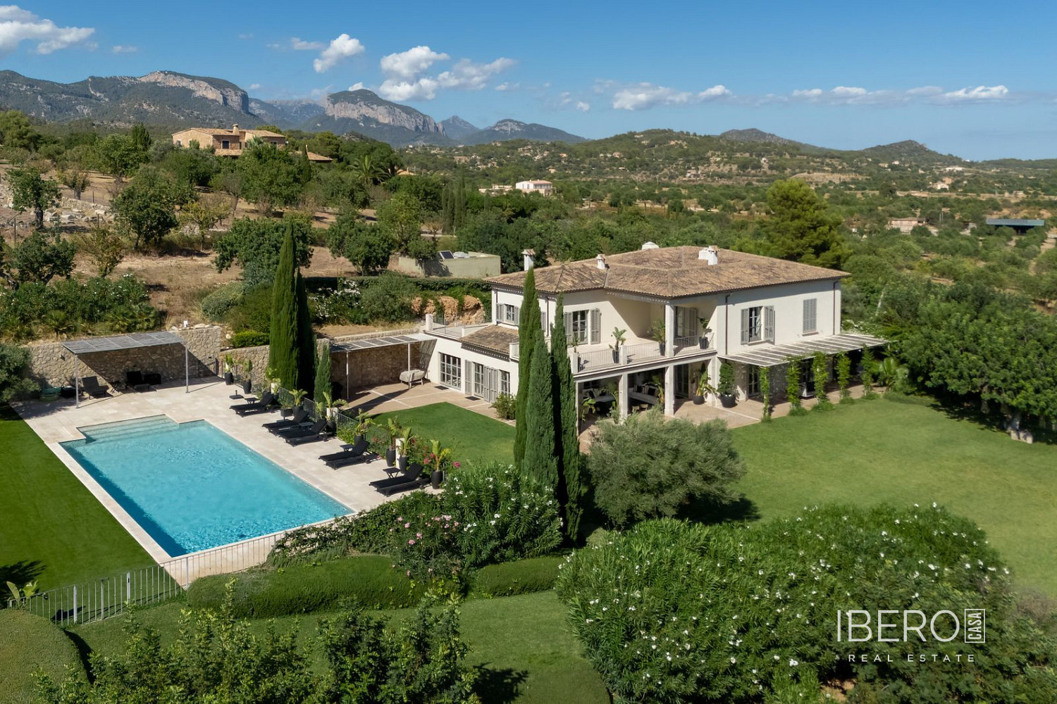 Prodej domu 670 m² s pozemkem 16 900 m²