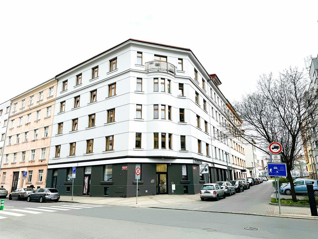 Pronájem bytu 1+kk 28 m² — photo 2