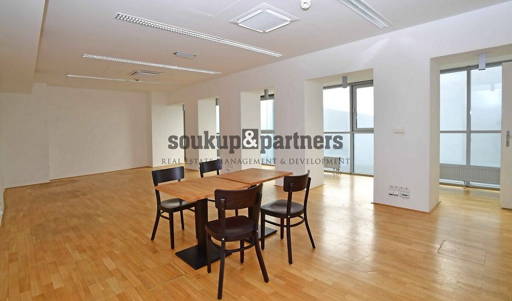 Pronájem kanceláře 210 m², Praha – náhled fotky 2