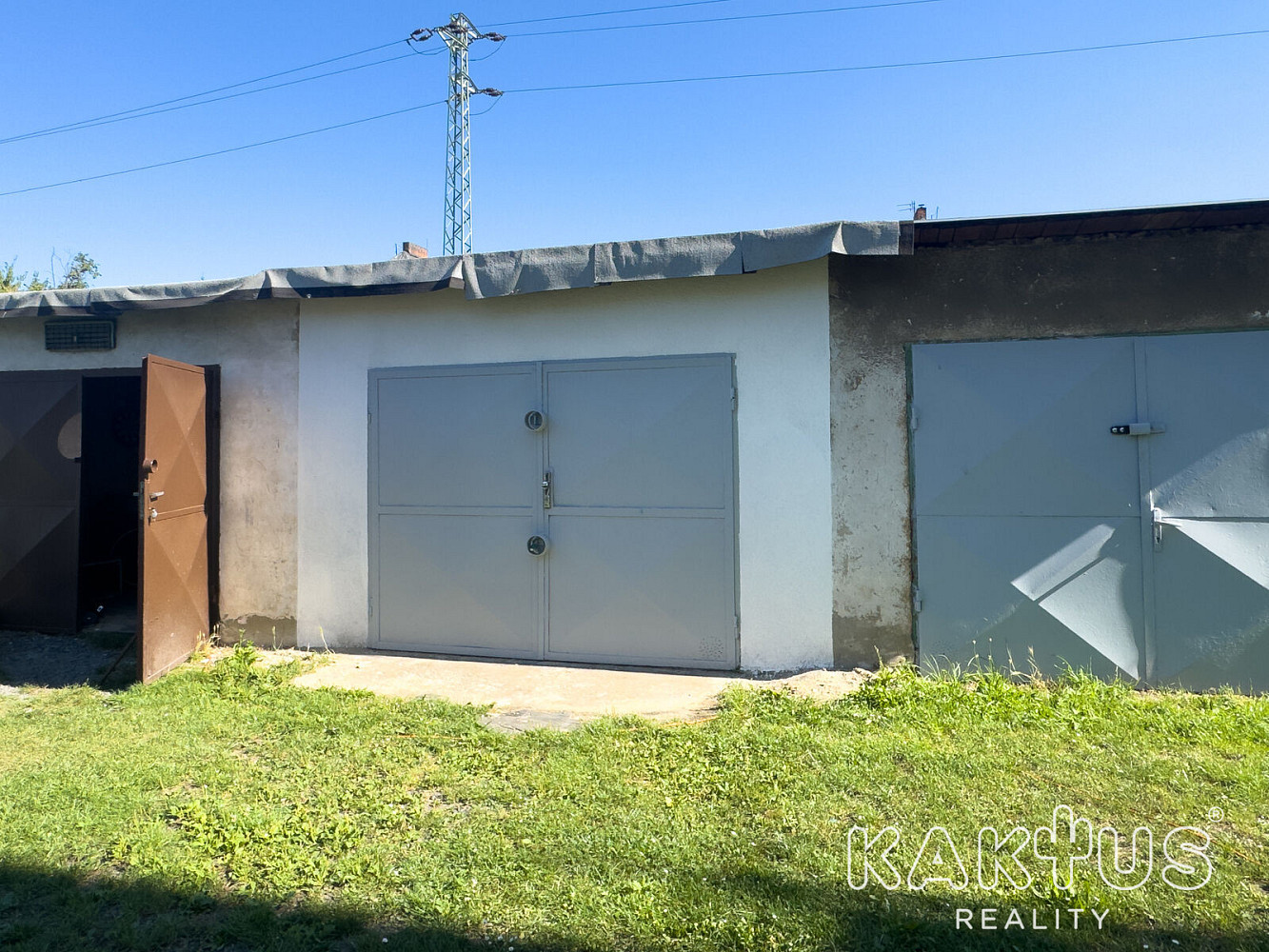 Prodej prostorné zděné garáže / skladu (24 m2) v Kunčičkách – fotografie 5