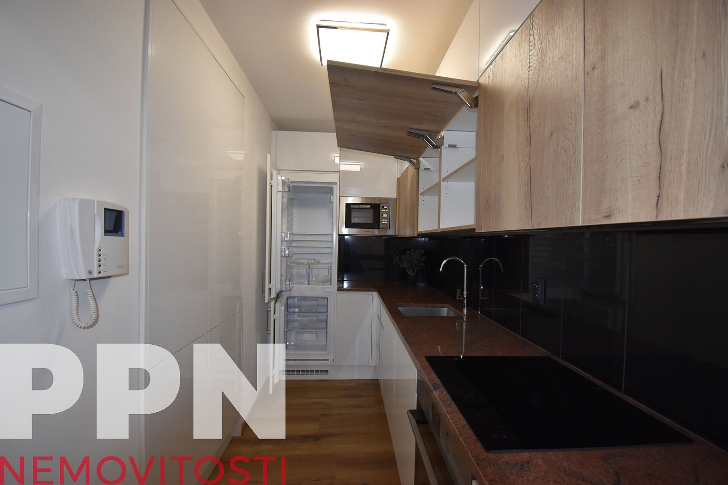 Pronájem bytu 2+kk 48 m² – fotografie 2