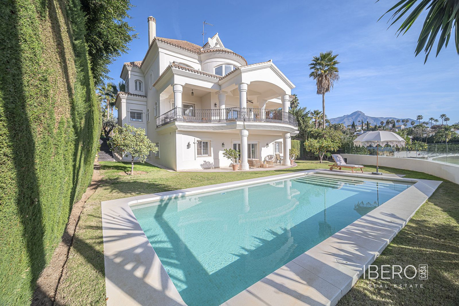 Prodej domu 796 m² s pozemkem 1 425 m²