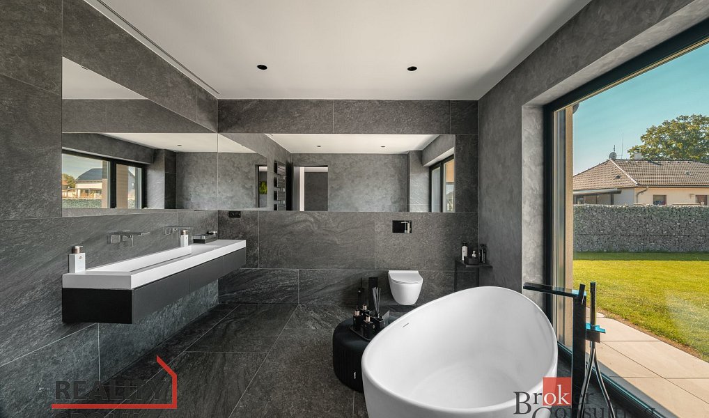 Prodej domu 268 m² s pozemkem 720 m², Úherce – náhled fotky 9