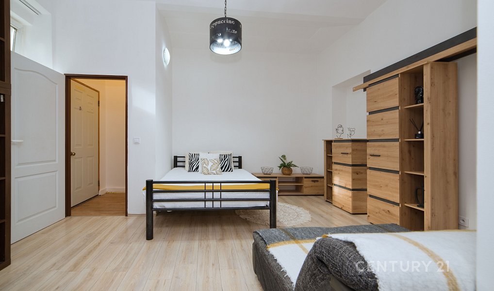 Pronájem bytu 1+kk, 28 m², Libeň, Praha 8, Praha