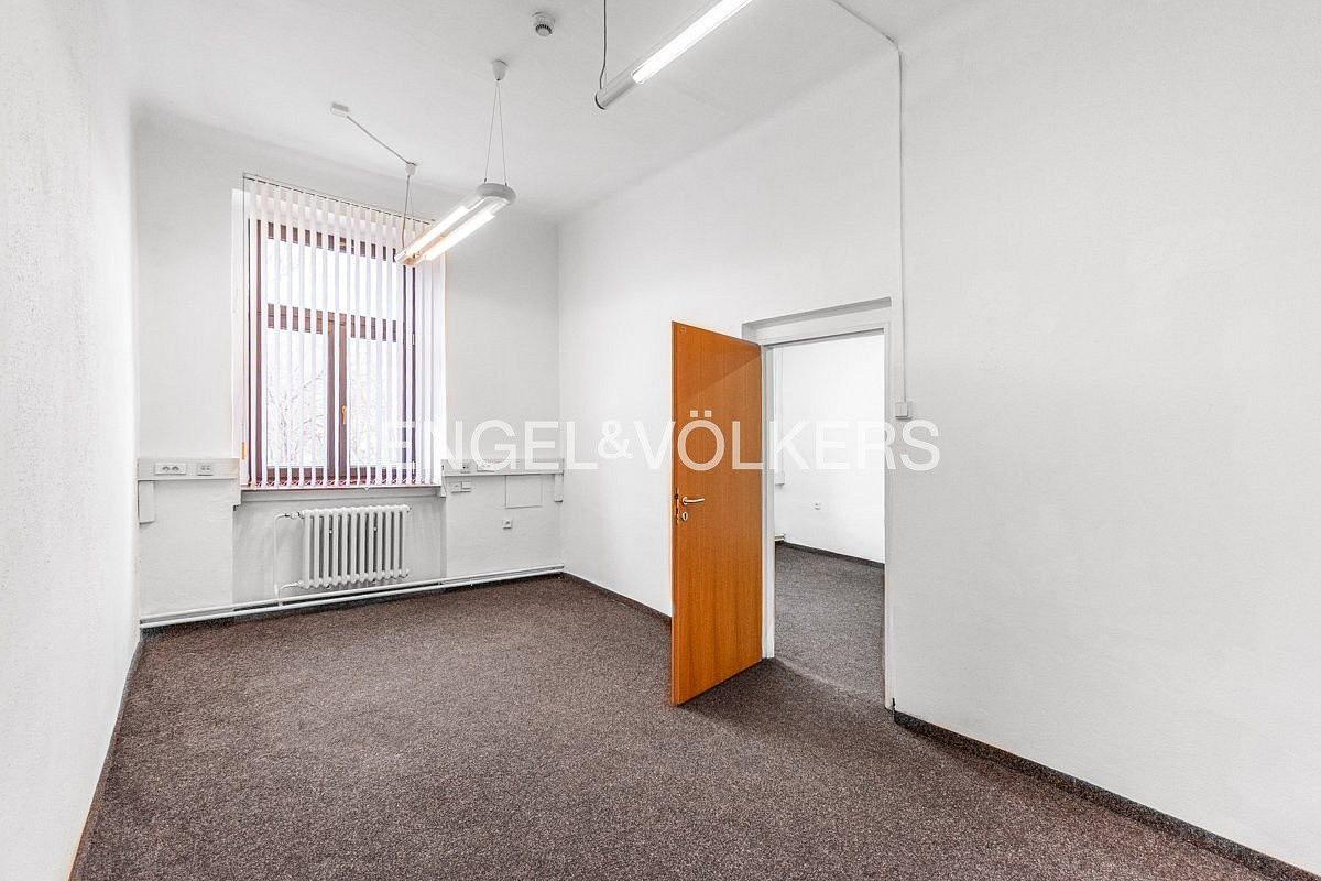 Pronájem kanceláře 32 m² – fotografie 3