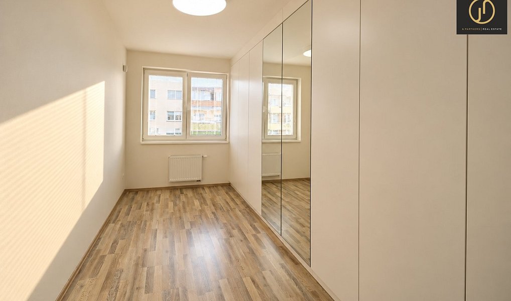 Pronájem bytu 3+kk 71 m², Praha – náhled fotky 8