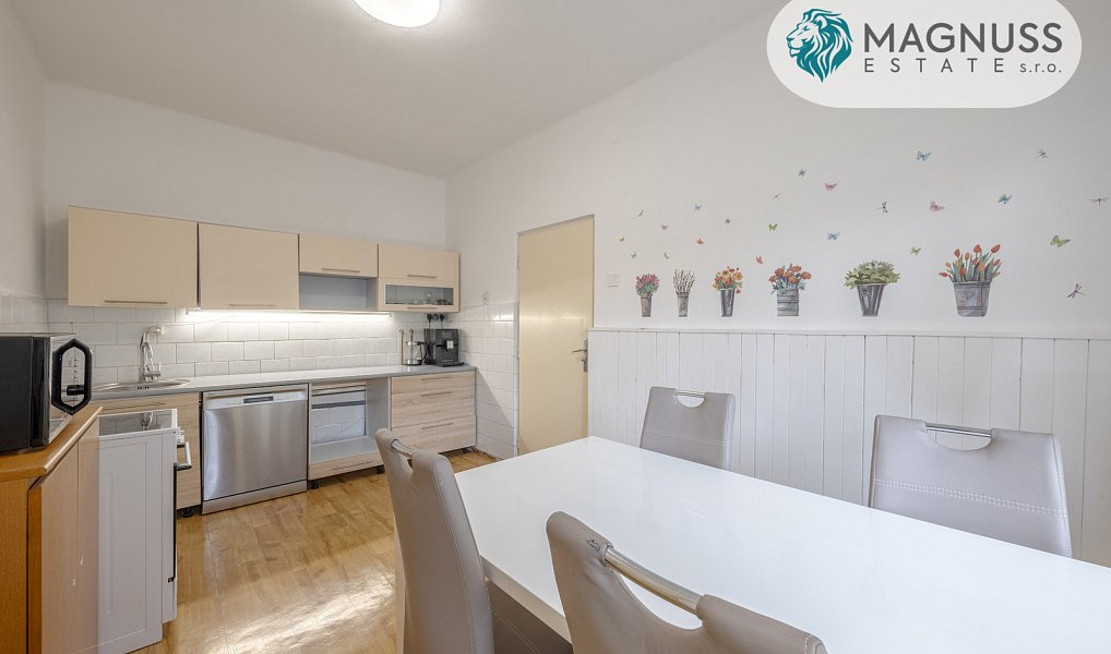 Prodej domu 297 m² s pozemkem 2 112 m², Hranice – náhled fotky 8