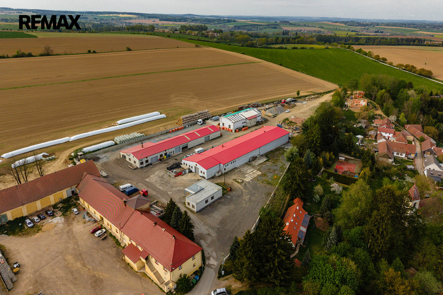 Prodej skladovacích prostor 2 100 m² – fotografie 2