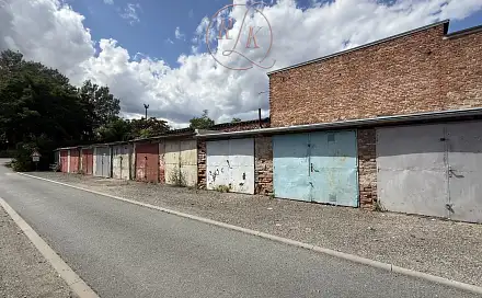 Prodej řadové cihlové garáže, 18 m2, Brno-Komárov, ul. Hradlová, Brno