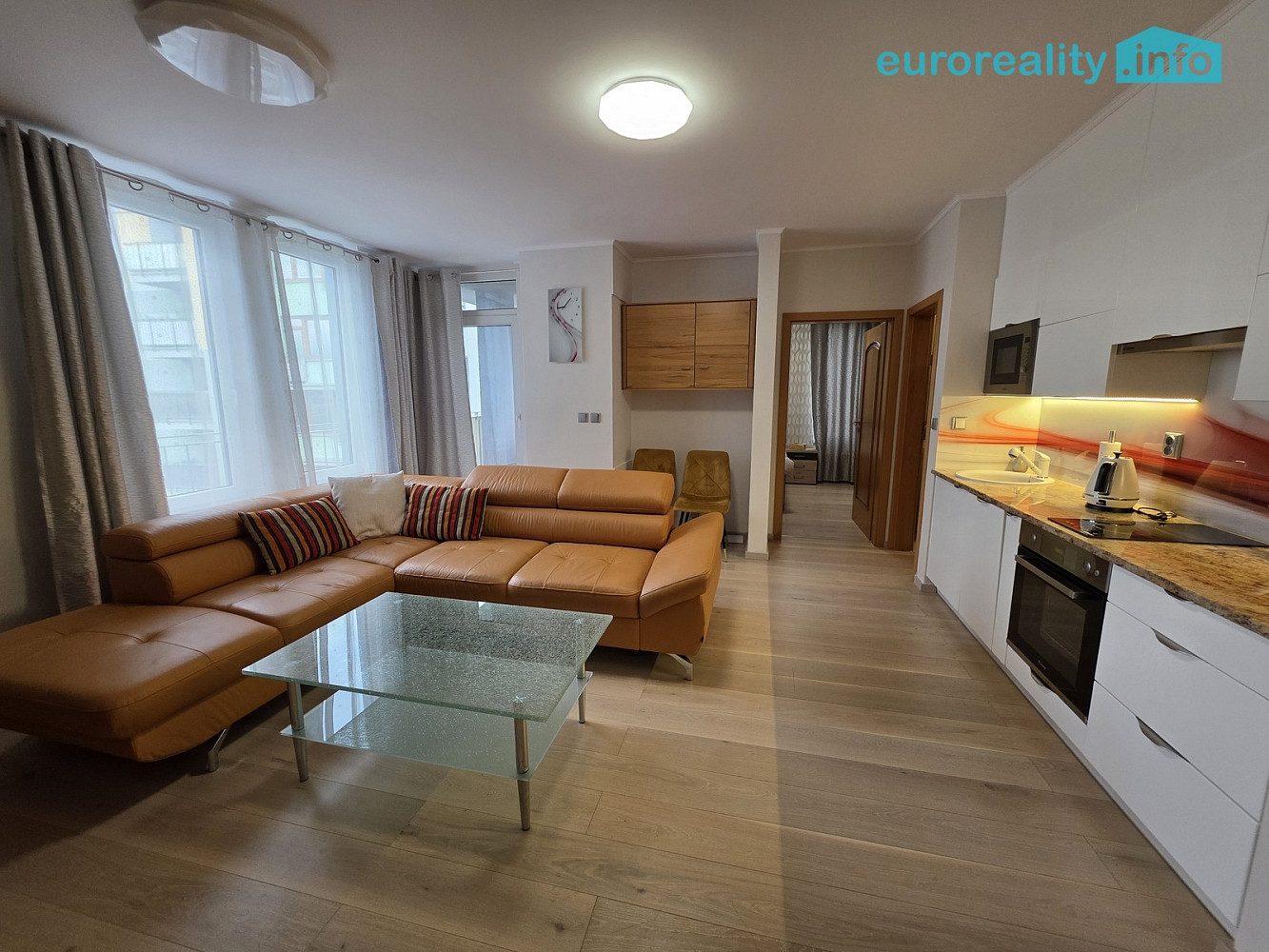 Pronájem bytu 2+kk 49 m² – fotografie 3