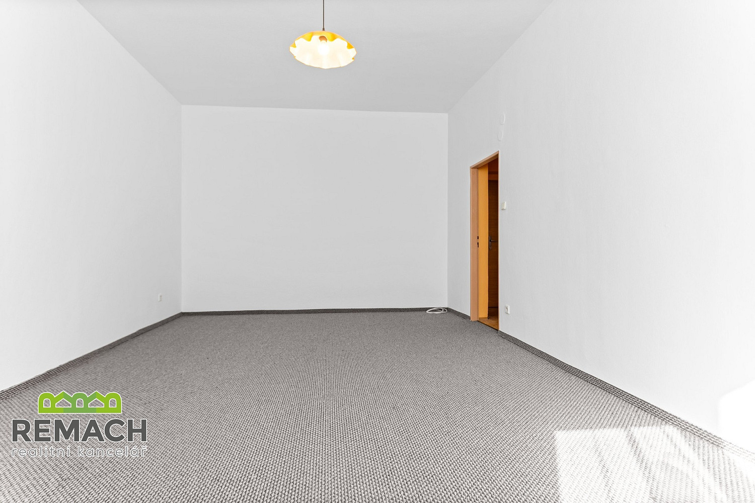 Pronájem bytu 1+1 40 m² – fotografie 3