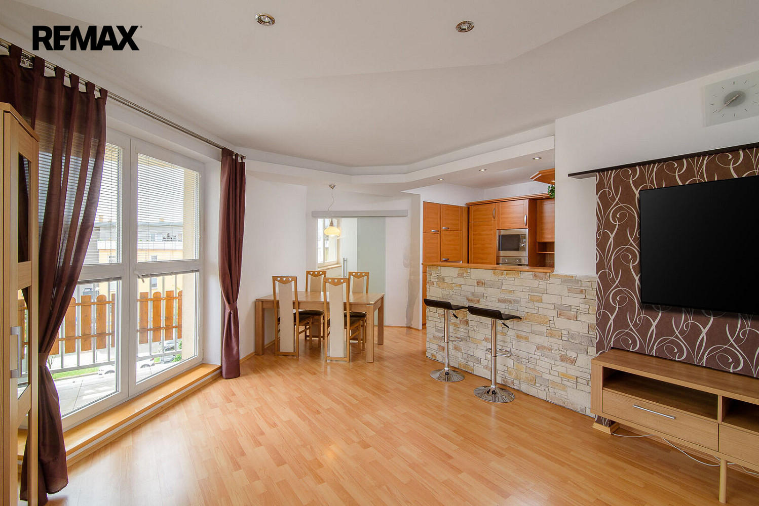Pronájem bytu 4+kk 87 m² – fotografie 2