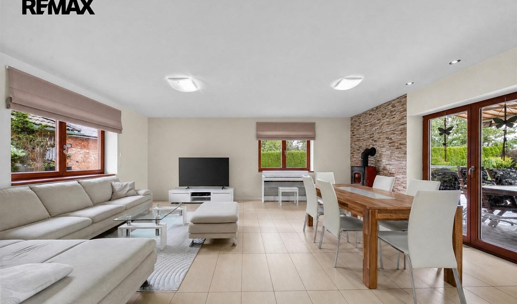 Prodej domu 252 m² s pozemkem 1 767 m², Holasovice – náhled fotky 4