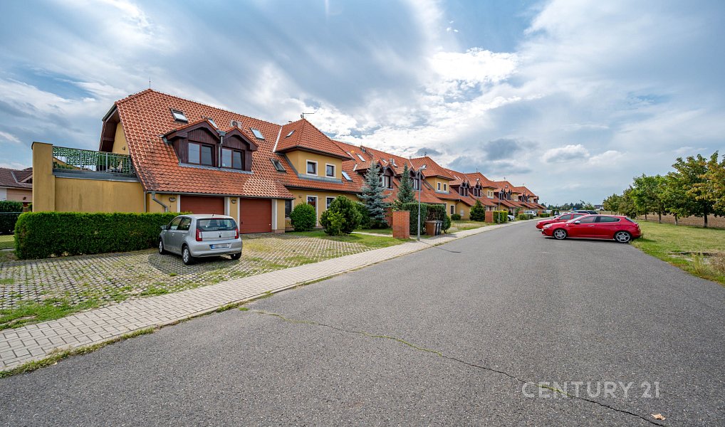 Prodej bytu 2+kk 45 m², Jesenice – náhled fotky 21