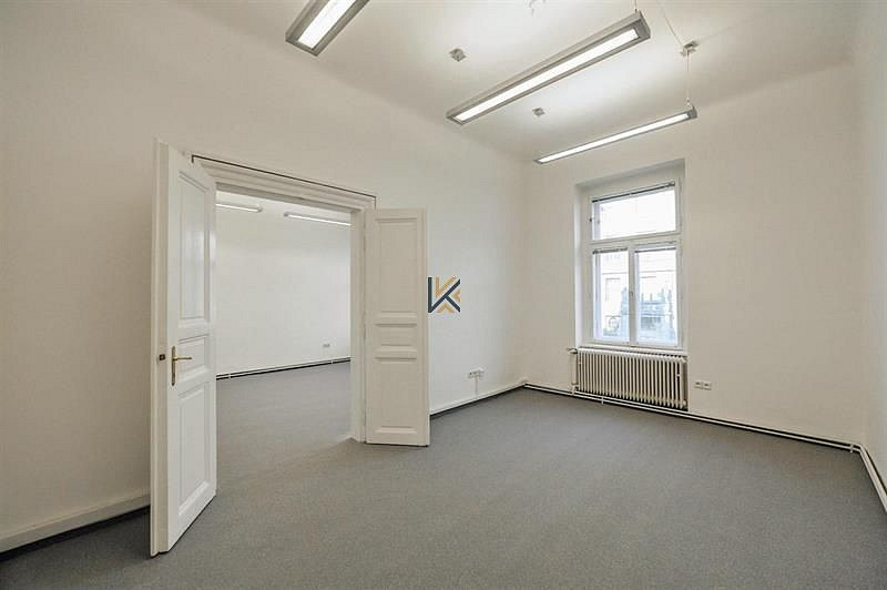 Pronájem kanceláře 228 m² – fotografie 2