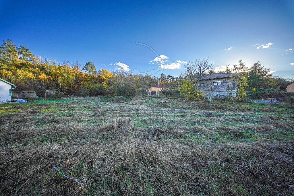 Prodej stavebního pozemku 1 110 m² – pohled 4