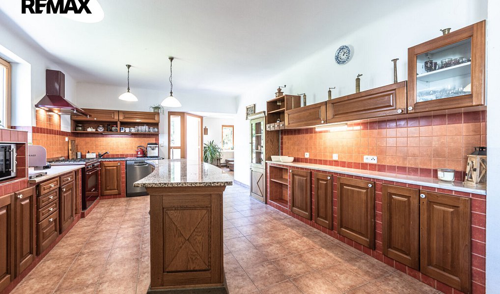 Prodej domu 213 m² s pozemkem 1 886 m², Mirošovice – náhled fotky 4