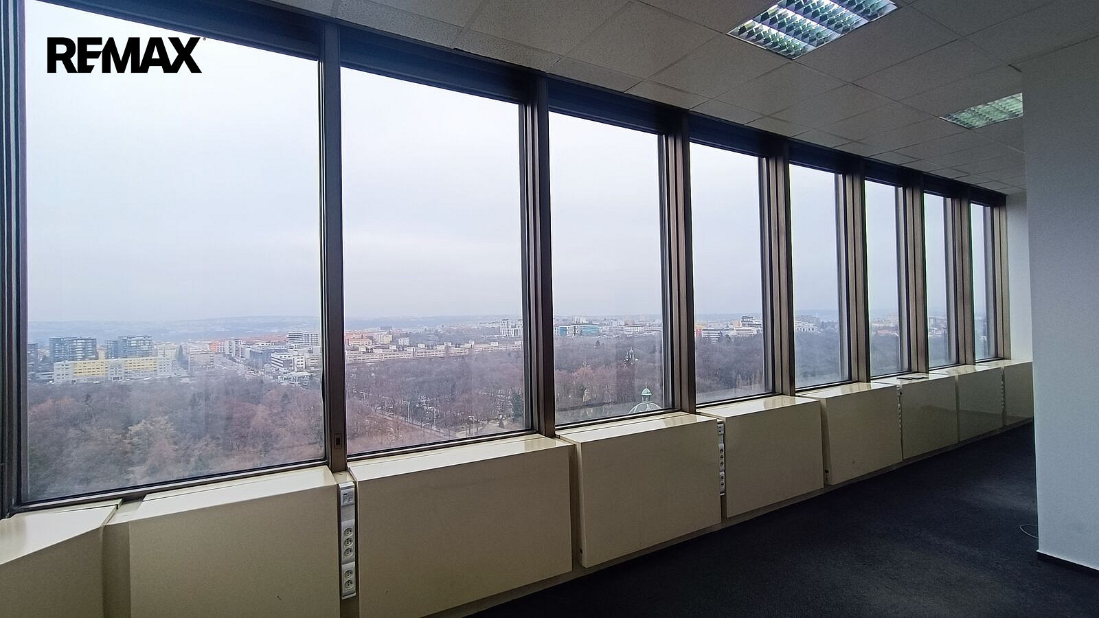 Pronájem kanceláře 470 m²