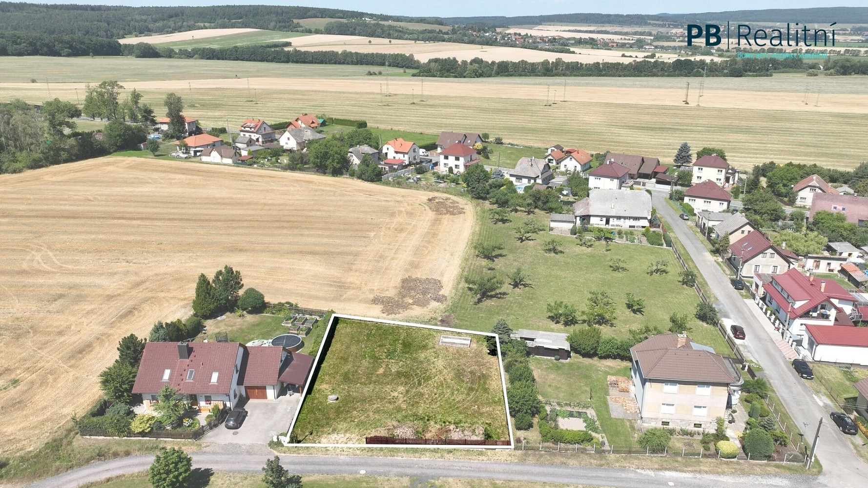 Prodej stavebního pozemku 860 m² – fotografie 2