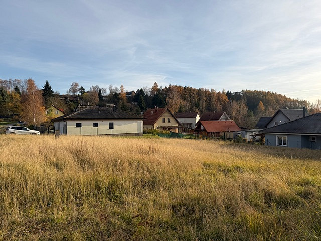 Prodej stavebního pozemku 1 290 m² – pohled 3