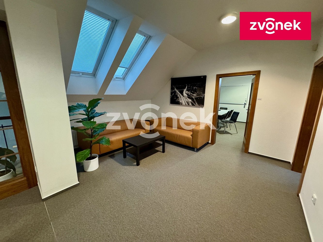 Pronájem kanceláře 460 m² – fotografie 5