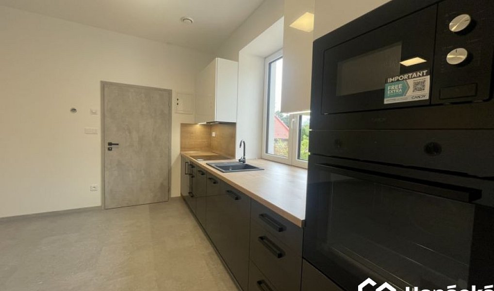 Pronájem bytu 1+kk 29 m², Hulín – náhled fotky 2