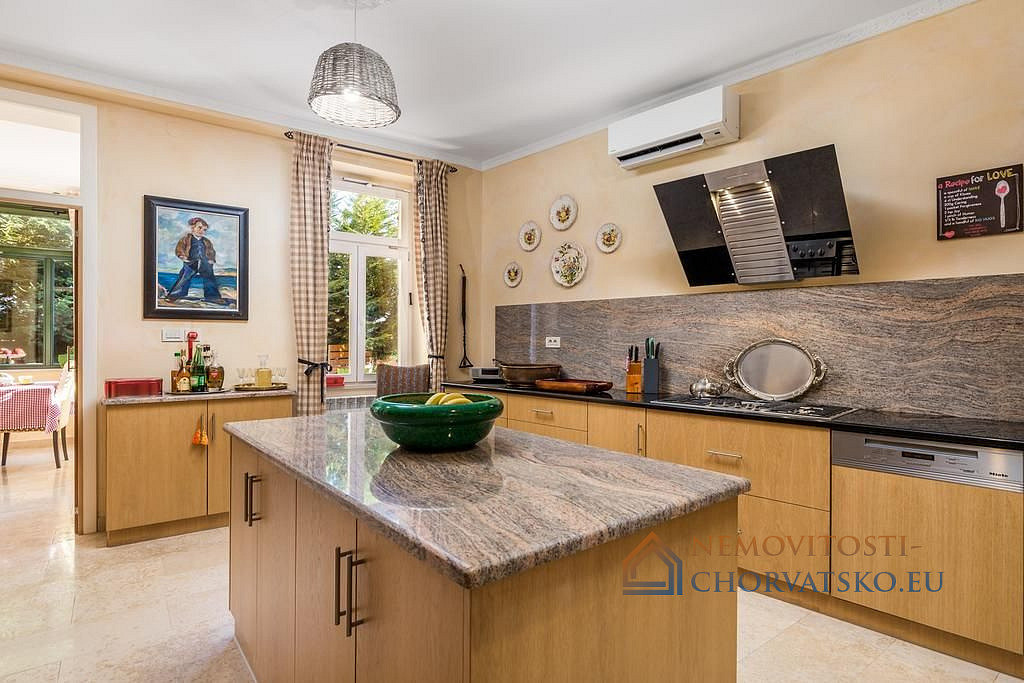 Prodej domu 240 m² s pozemkem 240 m² - Vista 4