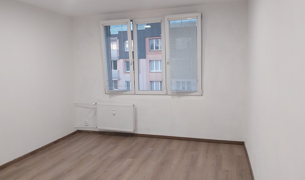Pronájem bytu 3+1 64 m², Radonice – náhled fotky 12