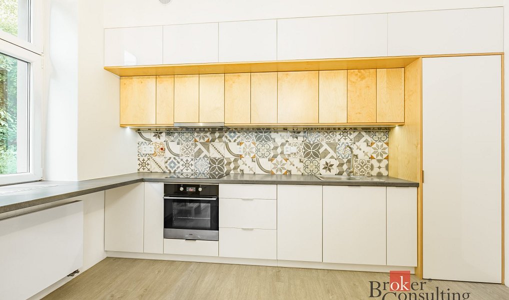 Pronájem bytu 2+1 74 m², Liberec – náhled fotky 2