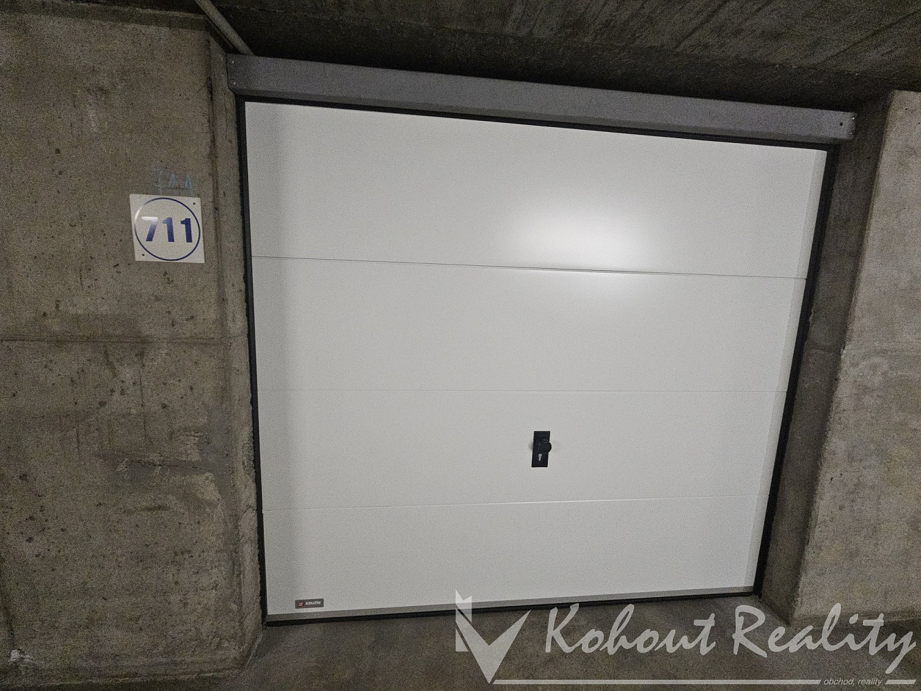 Pronájem garáže 16 m2, praha 10 - strašnice, ulice štěchovická
