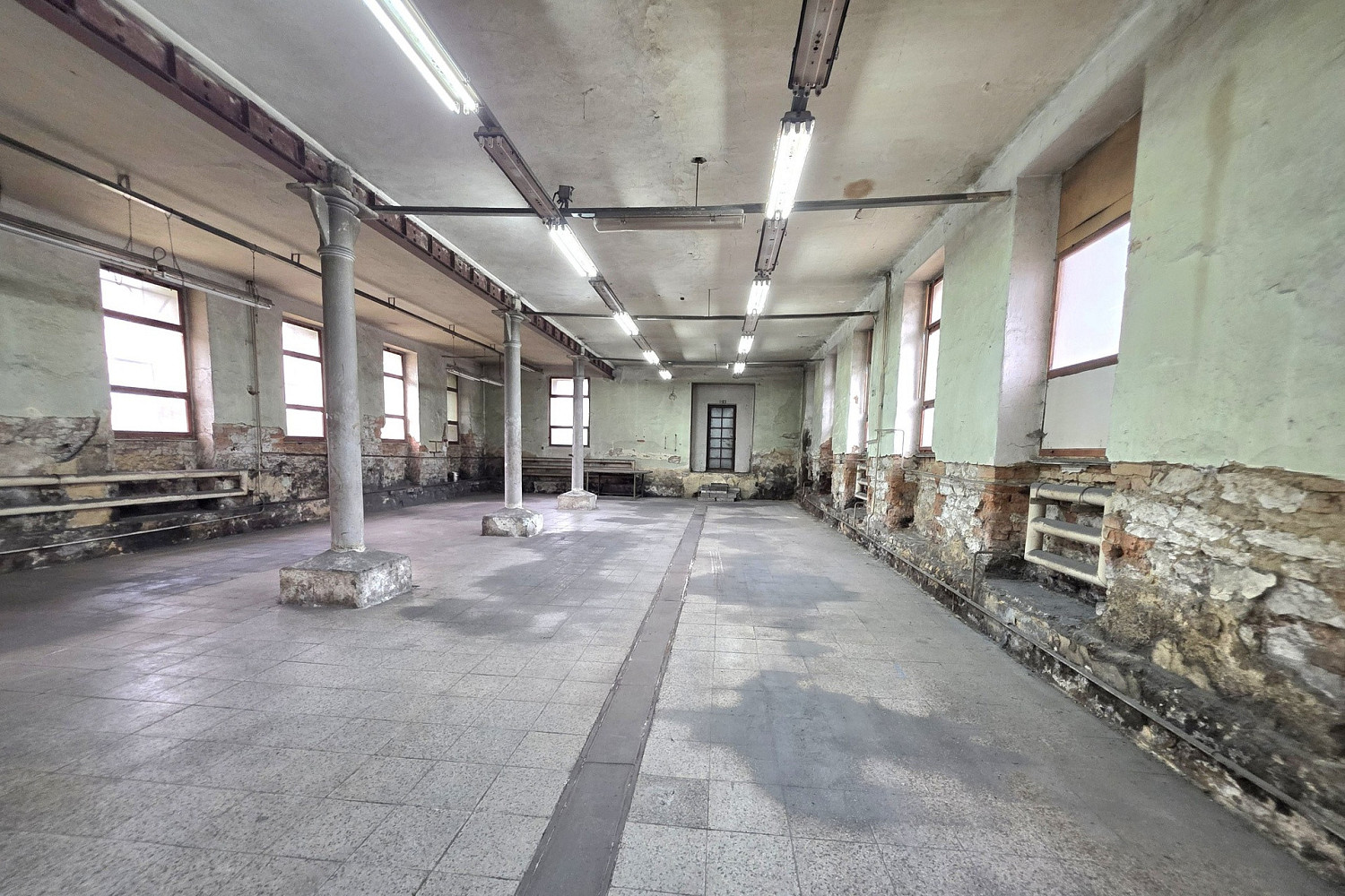 Pronájem výrobních prostor 3 768 m² – fotografie 5
