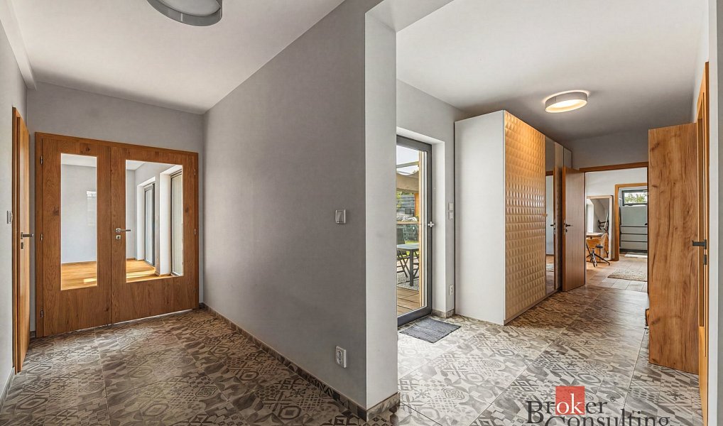 Prodej domu 240 m² s pozemkem 1 152 m², Plzeň – náhled fotky 9