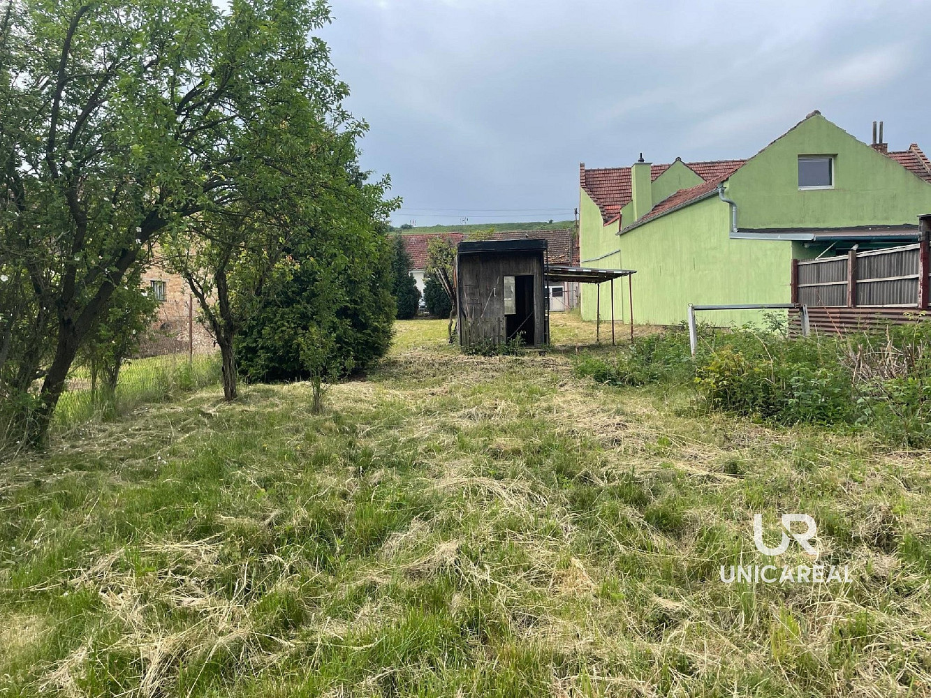 Prodej stavebního pozemku 965 m² – pohled 3