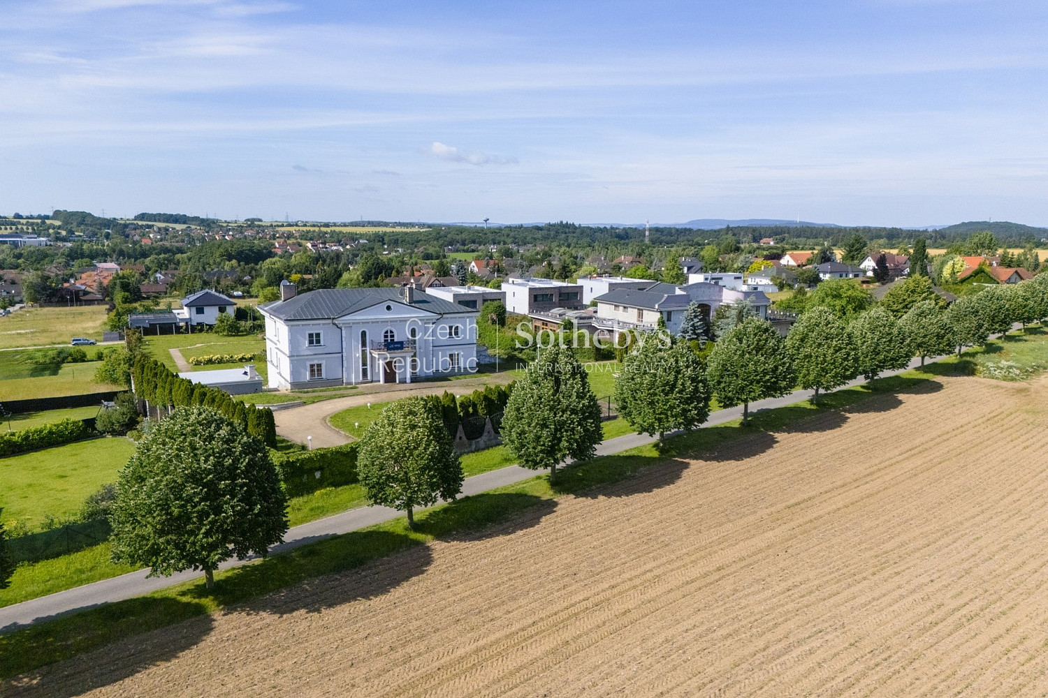 Prodej domu 975 m² s pozemkem 3 574 m² – fotografie 2