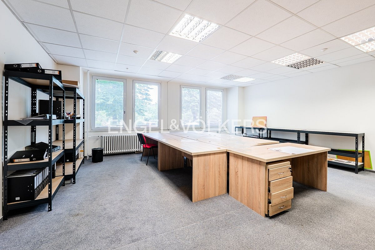 Pronájem kanceláře 110 m² – fotografie 3