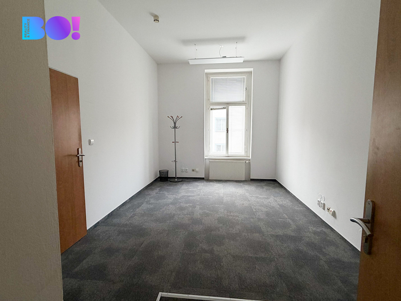 Pronájem kanceláře 100 m² – fotografie 3