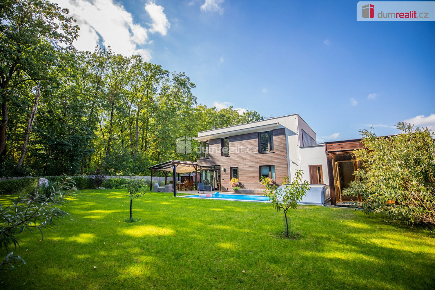 Prodej domu 249 m² s pozemkem 1 050 m²