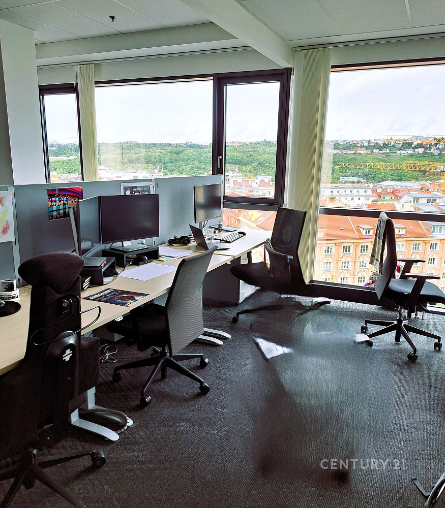 Pronájem kanceláře 495 m²