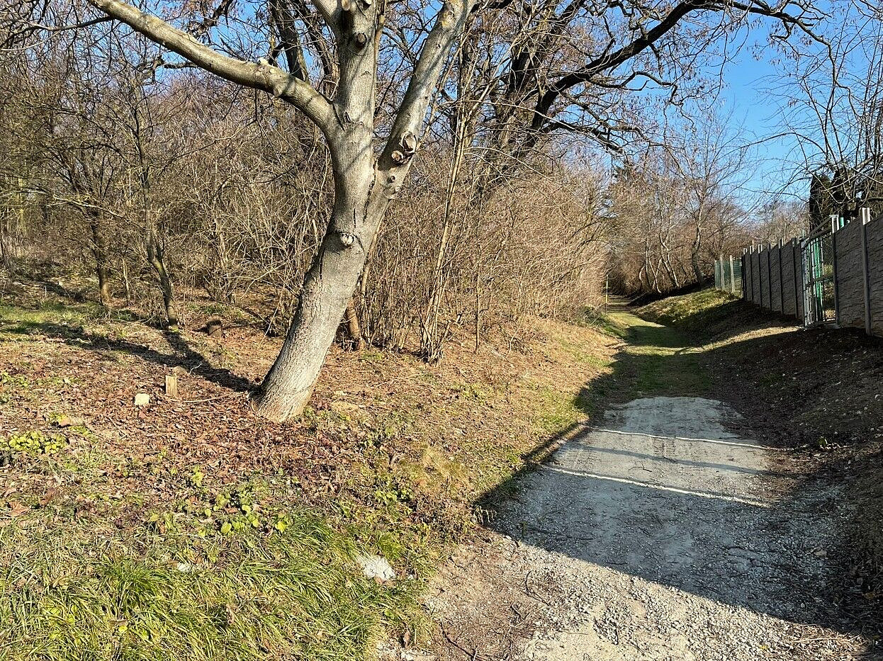 Prodej stavebního pozemku 1 821 m² – fotografie 2