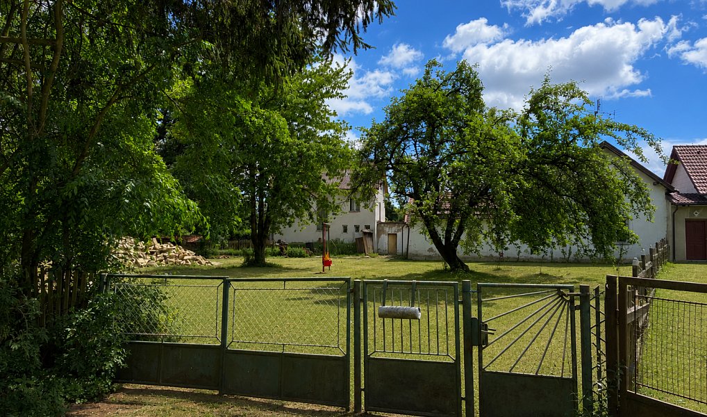 Prodej stavebního pozemku 1 906 m², Ústrašín – náhled fotky 9