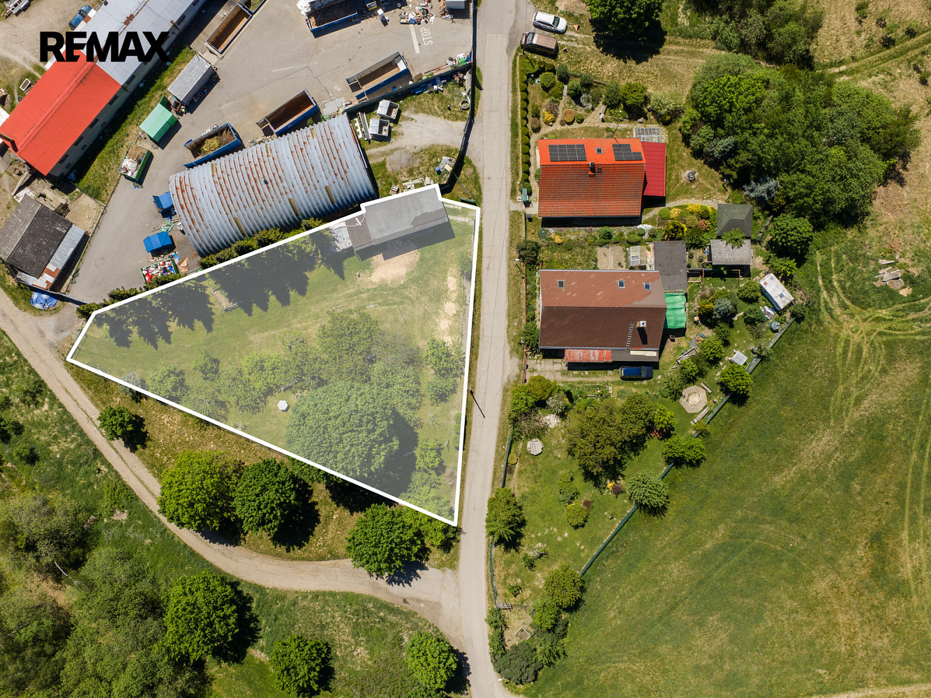 Prodej stavebního pozemku 1 408 m² – pohled 2