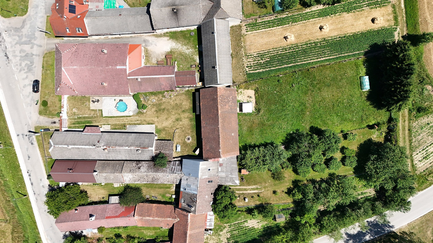 Prodej domu 255 m² s pozemkem 2 214 m² — photo 2