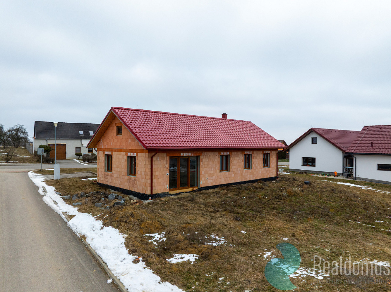 Prodej domu 100 m² s pozemkem 1 021 m² — photo 2