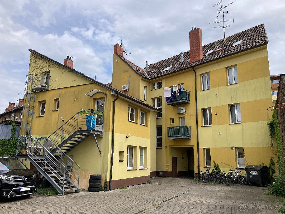 Prodej nájemního domu, činžáku 605 m² – fotografie 2