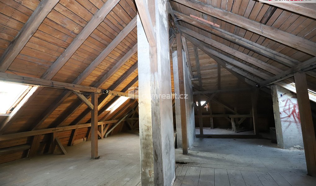 Prodej nájemního domu, činžáku 2 000 m², Aš – náhled fotky 27