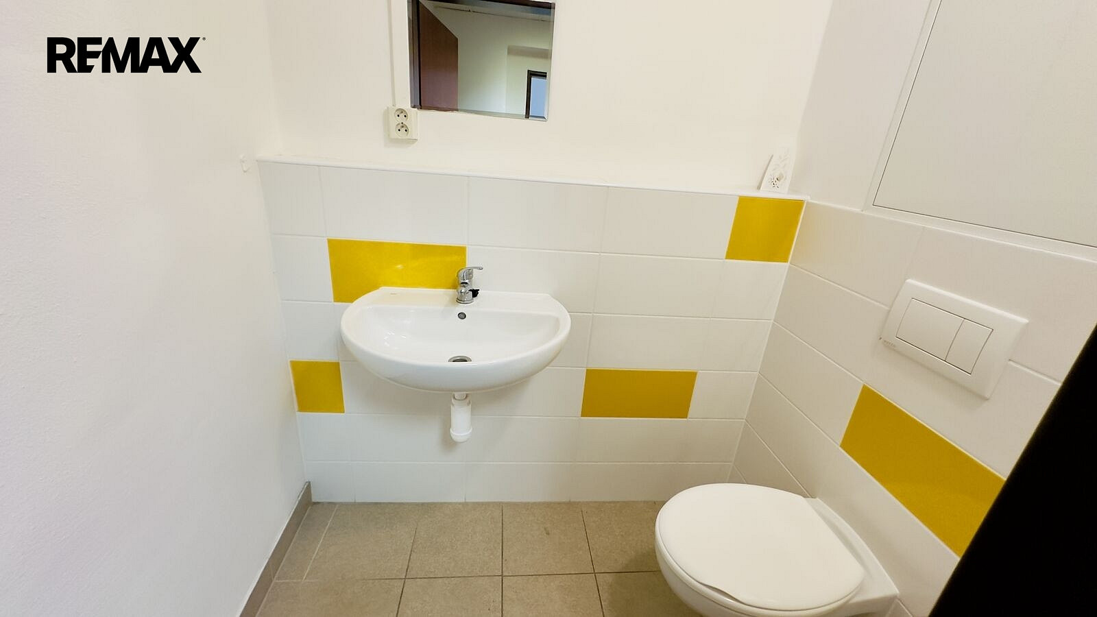 Pronájem kanceláře 100 m² – fotografie 4
