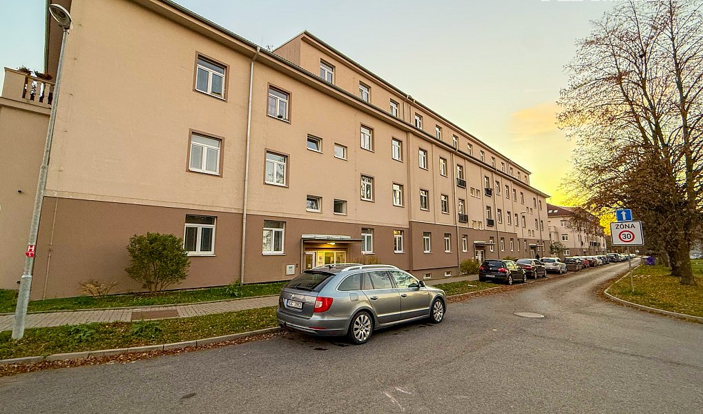 Pronájem bytu 1+kk 25 m², Milovice – náhled fotky 2